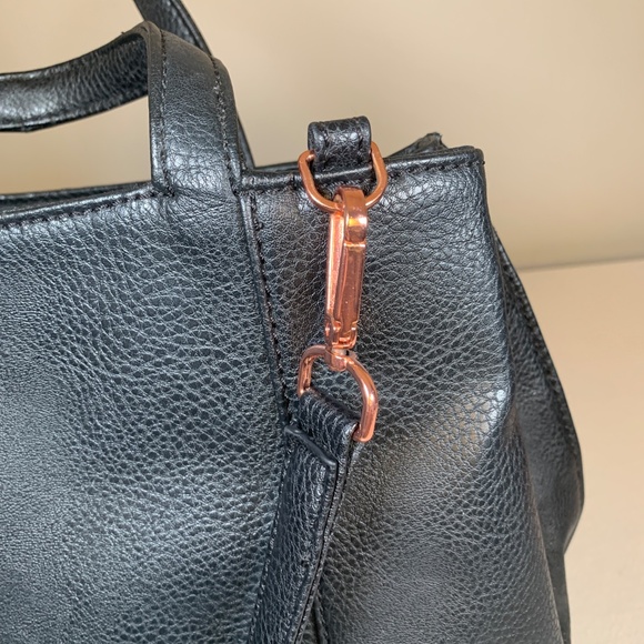 MATT & NAT Vegan leather Black Purse Handbag w/Shoulder Strap - Picture 3 of 14